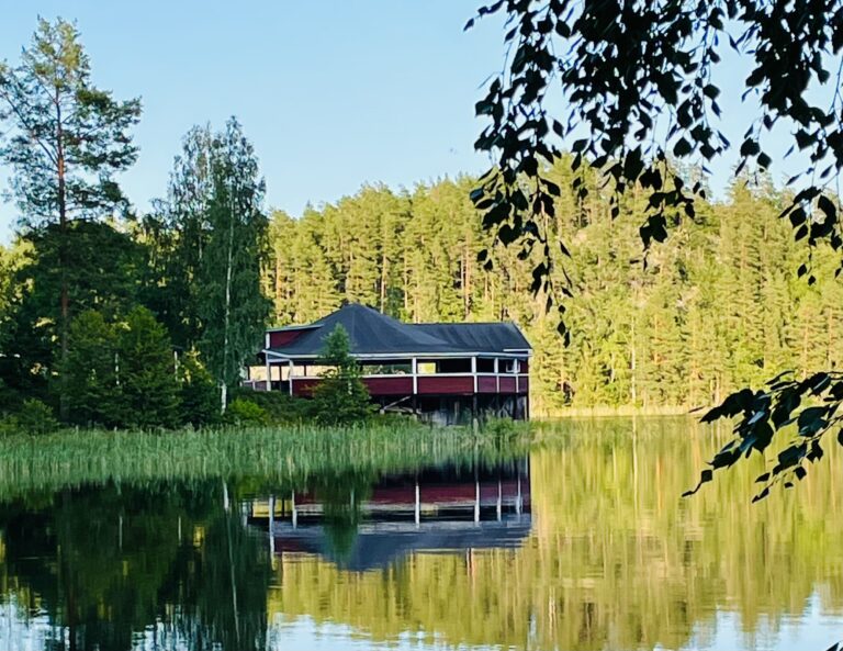 Valö festplats med sjöutsikt